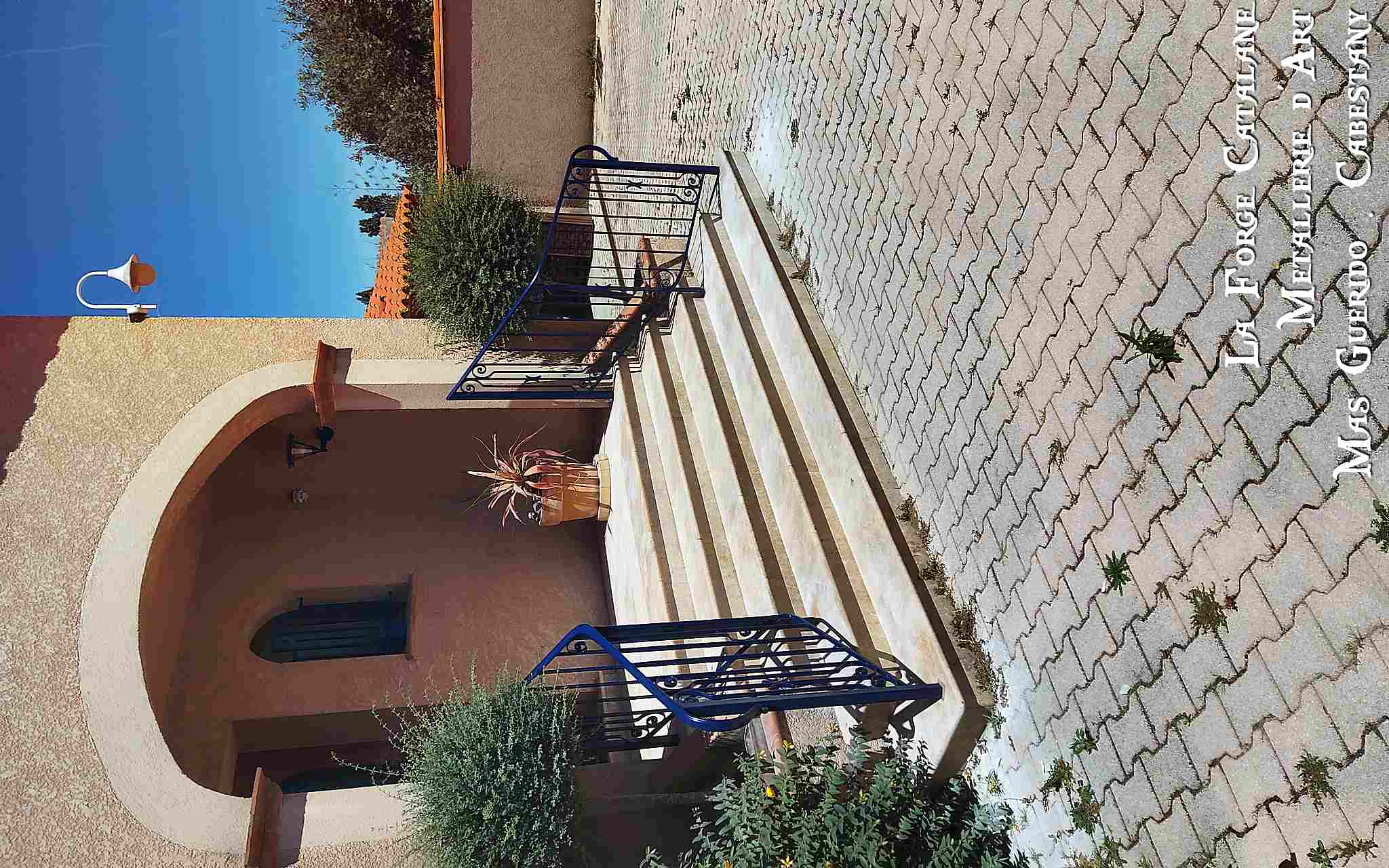 rampant ouvrage avec volutes  main courante moulure thermolaquage forge catalane.jpg